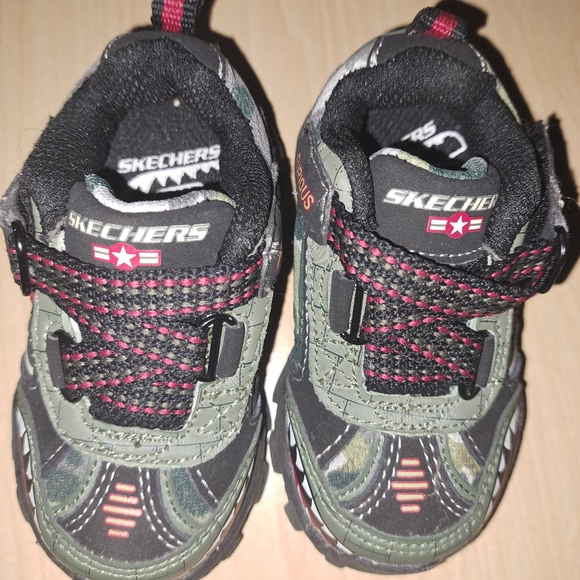 🙂 3/15 Skechers baby tennis shoes size 5🏀 - Picture 5 of 6